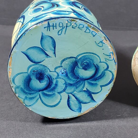 Vintage Russian Matryoshka Nesting Dolls, Blue Floral Woman Dolls, 1.75 - 5" - Picture 5 of 9